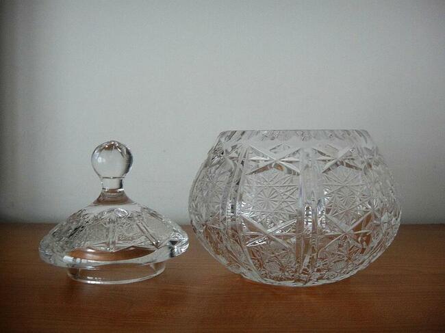 Piękna kryształowa bomboniera 19 cm z okresu PRL