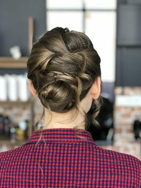 Makijaż i fryzura na każdą okazję