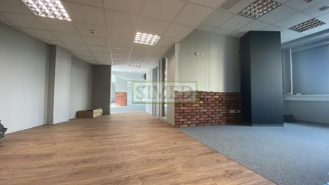 Biuro 5 minut od stacji metra , autobus , tramwaj