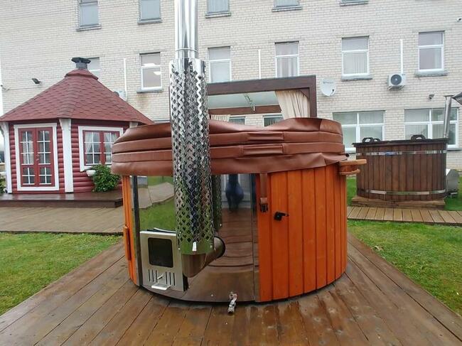 BALIA HOT TUB FIBERGLASS 1,8M Z PIECEM ZINTEGROWANYM SAUNA