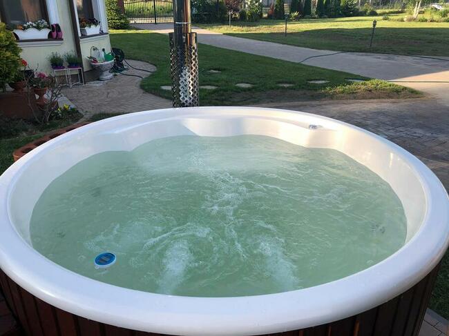 BALIA HOT TUB FIBERGLASS 1,8M Z PIECEM ZINTEGROWANYM SAUNA