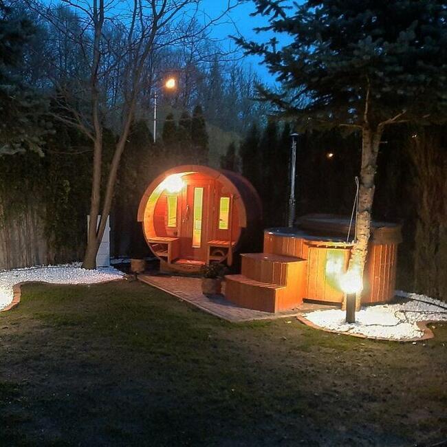 BALIA HOT TUB FIBERGLASS 1,8M Z PIECEM ZINTEGROWANYM SAUNA