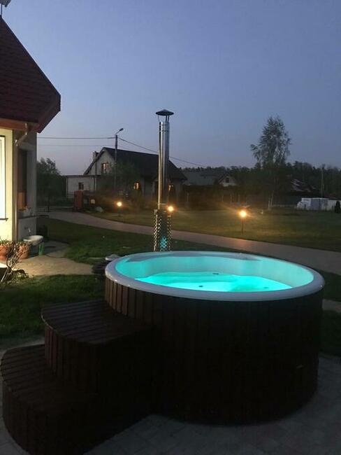 BALIA HOT TUB FIBERGLASS 1,8M Z PIECEM ZINTEGROWANYM SAUNA