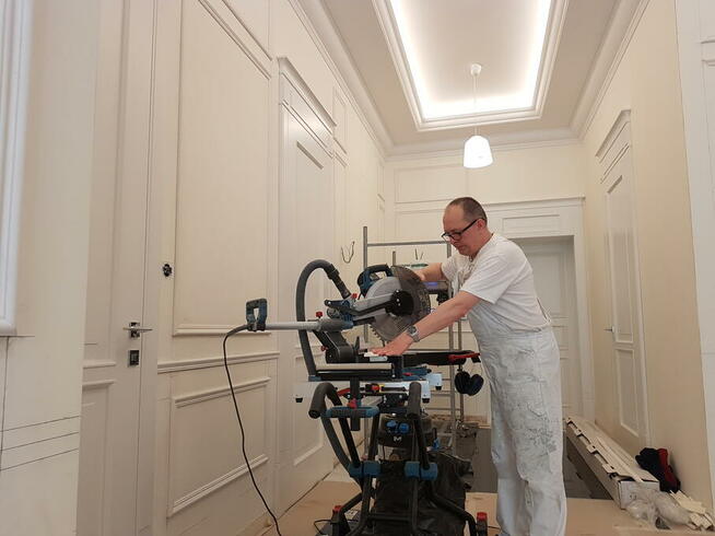 Montaż sztukaterii i cokołów przypodłogowych