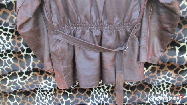 Kurtka skórzana idealna do rekonstrukcji wojskowych