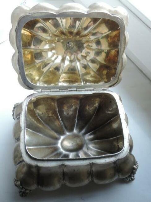 Cukiernica skrzynkowa srebrna, złocona wew. Polska