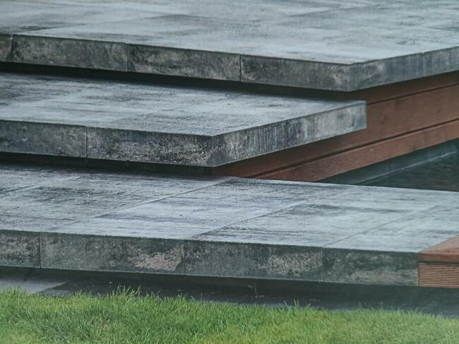 Stopnie wiszące schody lewitujące betonowe podwieszane