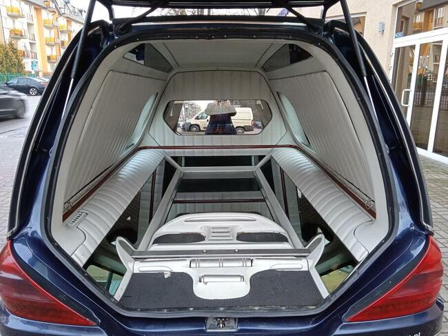 Karawan pogrzebowy - włoska zabudowa