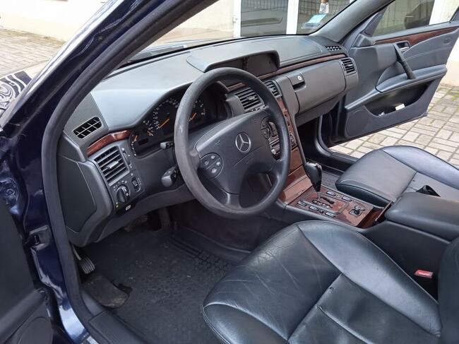 Karawan pogrzebowy - włoska zabudowa