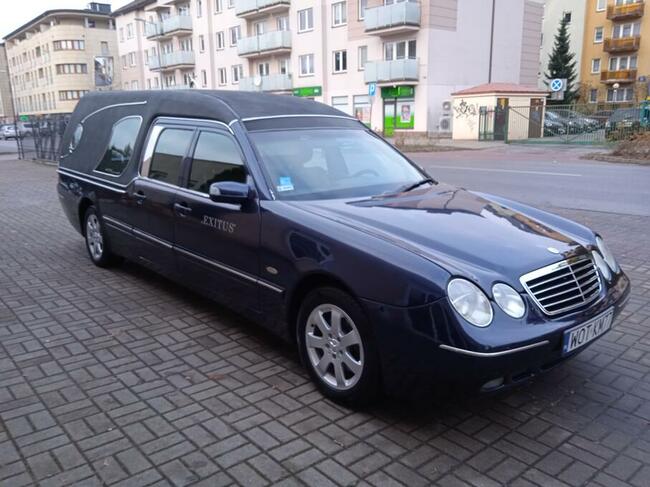 Karawan pogrzebowy - włoska zabudowa