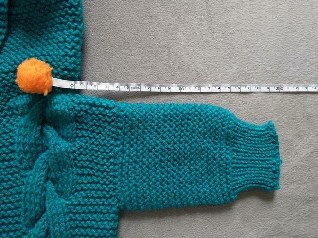 Ręcznie robiony kombinezon niemowlęcy z kapturem - turkuś