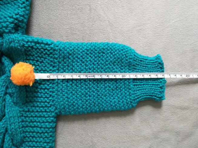 Ręcznie robiony kombinezon niemowlęcy z kapturem - turkuś