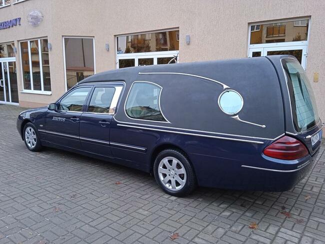 Karawan pogrzebowy - włoska zabudowa