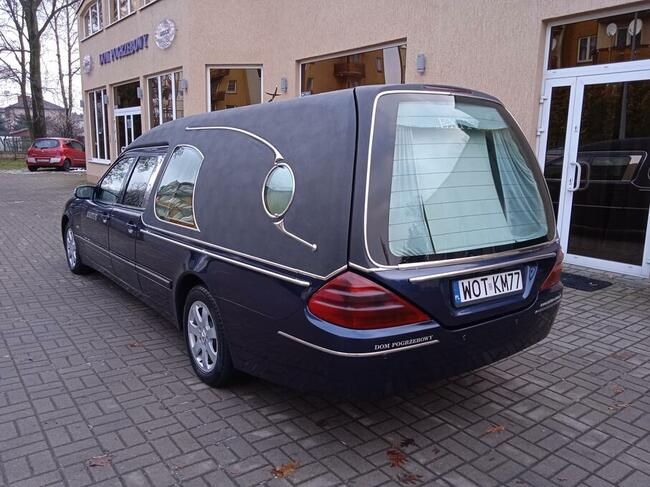 Karawan pogrzebowy - włoska zabudowa