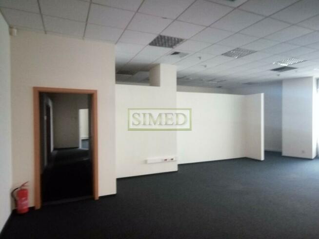 Showroom ,otwarta przestrzeń,przy wejściu ochrona