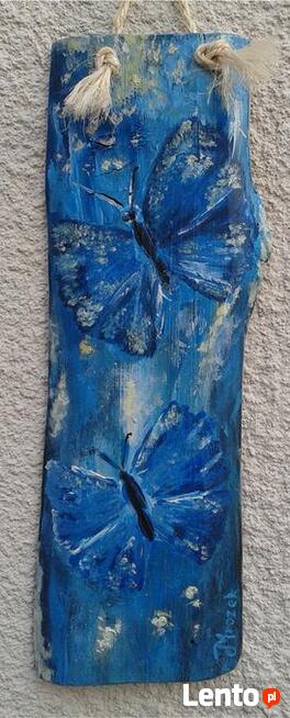 Chabry na desce sosnowej