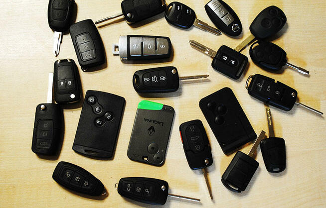 Baterie. Wymiana baterii w kluczykach i pilotach. Naprawa