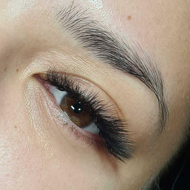 Stylizacja rzęs. Studio Manufaktura Piękna Oświęcim.