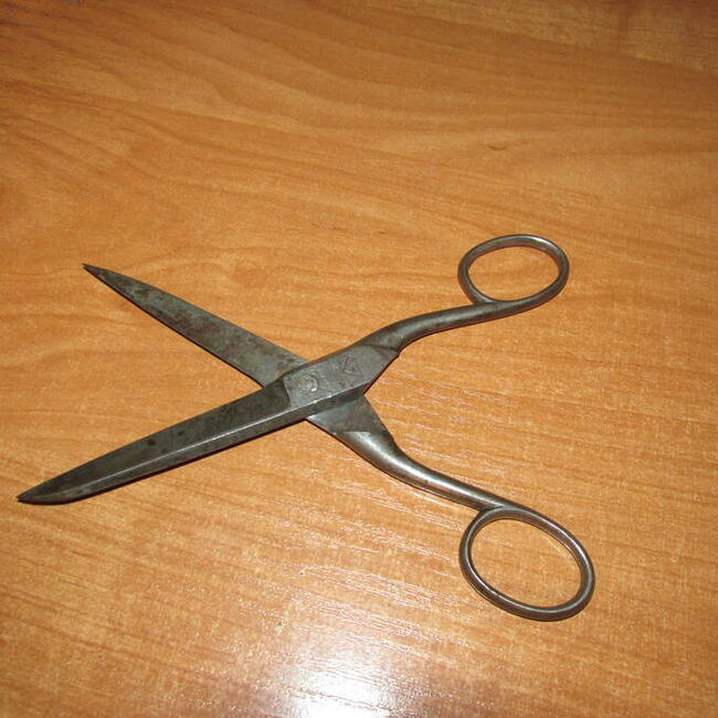 Stare nożyczki z sygnaturą
