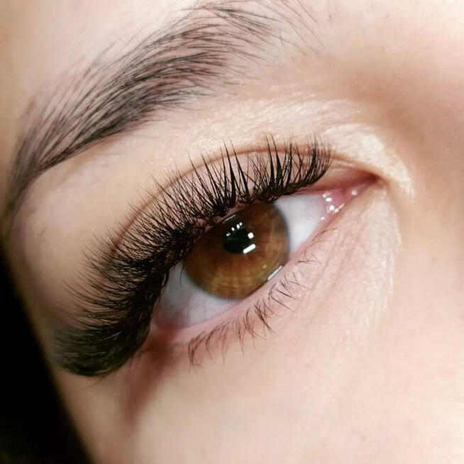 Stylizacja rzęs. Studio Manufaktura Piękna Oświęcim.
