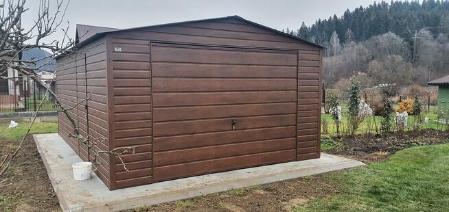 Garaż z drzwiami oraz bramą drewnopodobny Solidny Profil