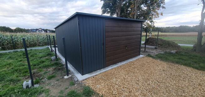 Garaż z drzwiami oraz bramą drewnopodobny Solidny Profil