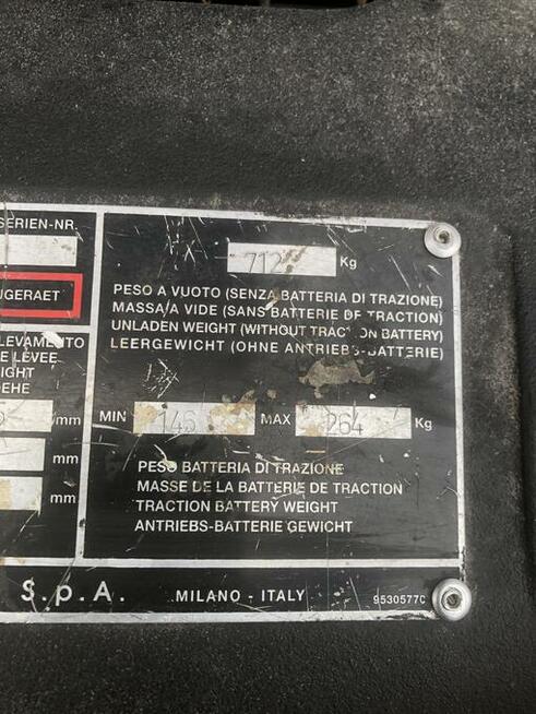 Wozek widłowy elektryczny