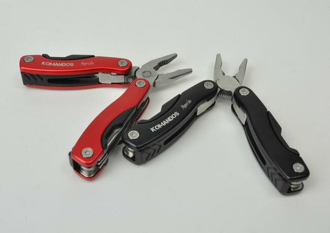 Narzędzie wielofunkcyjne Multitool logo, grawer