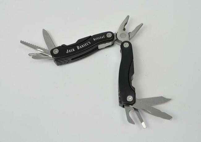 Narzędzie wielofunkcyjne Multitool logo, grawer