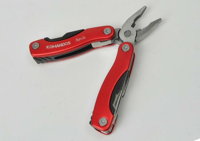 Narzędzie wielofunkcyjne Multitool logo, grawer