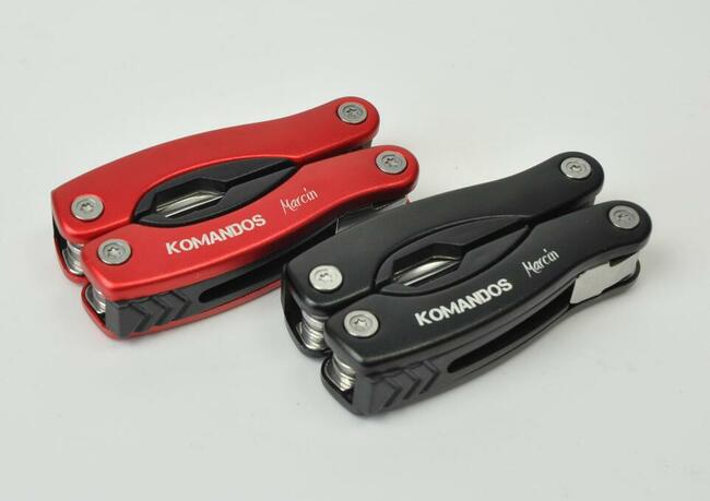 Narzędzie wielofunkcyjne Multitool logo, grawer