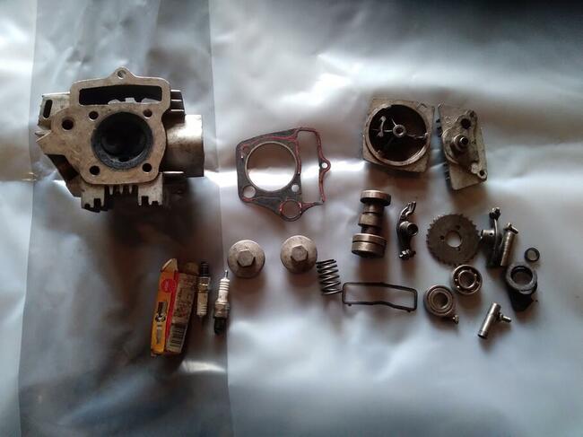 sprzedam głowica QUAD Zipp 110 z zaworami ,wałek i inne cze