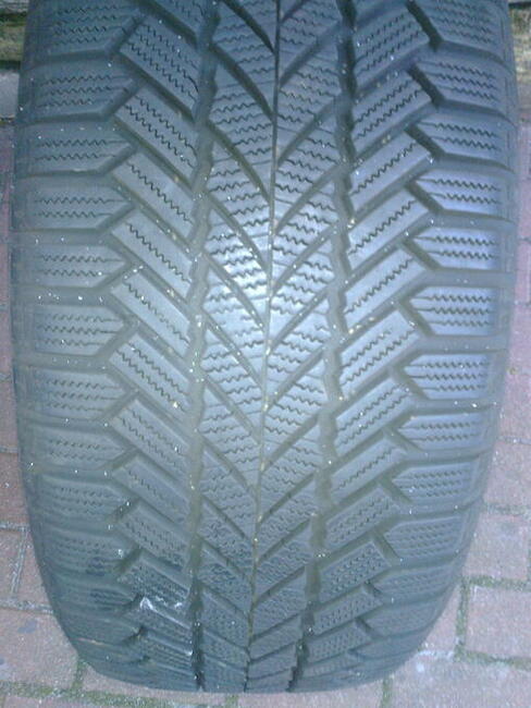Opony zimowe 225/45/18 Giti Winter