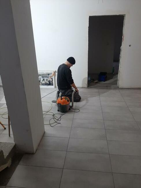 Fachowiec od remontów pod klucz.