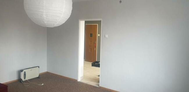 Kawalerka z nowymi oknami, instalacjami i meblami