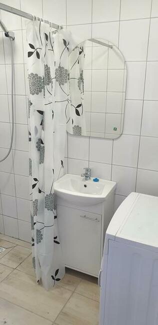 Kawalerka z nowymi oknami, instalacjami i meblami