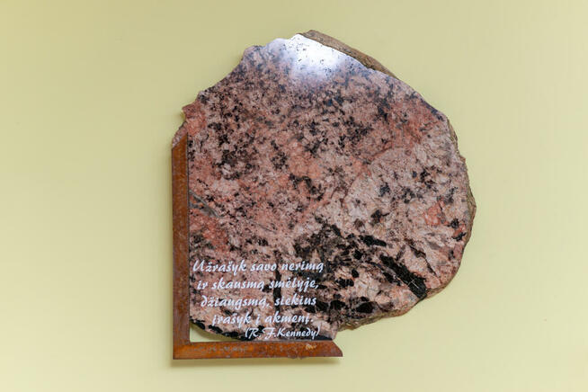 Rzeźby, obrazy z kamienia