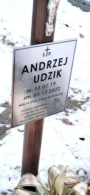Tabliczka na krzyż trumnę urnę