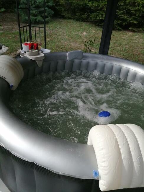 Dom letniskowy przy lesie i blisko jeziora w Lewinku