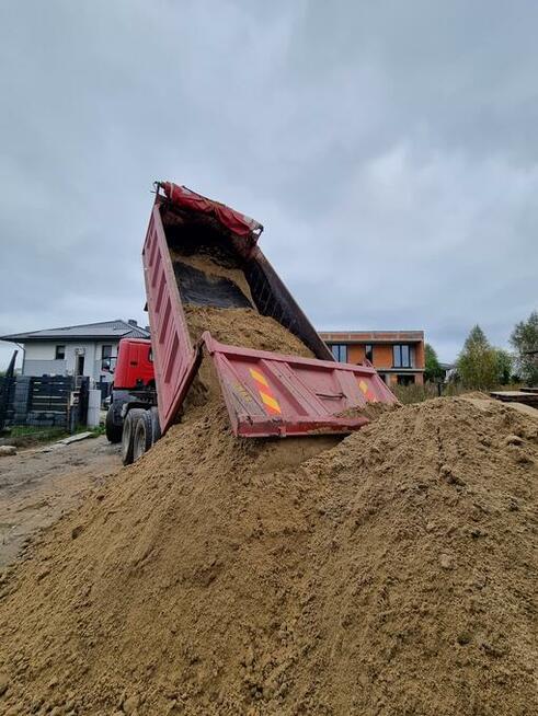 Roboty ziemne oraz transport materiałów sypkich