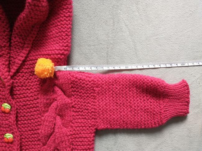 Ręcznie robiony kombinezon niemowlęcy z kapturem - borduś