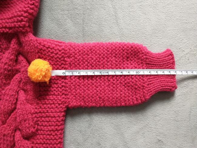 Ręcznie robiony kombinezon niemowlęcy z kapturem - borduś