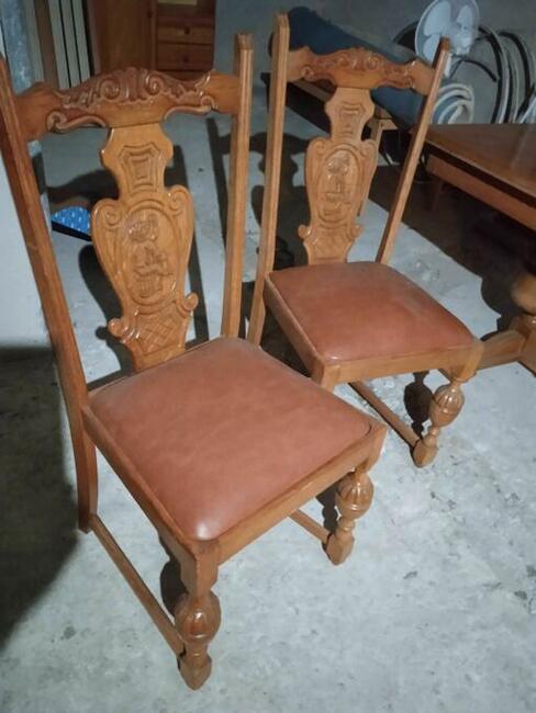 Stół rozkładany z krzesłami