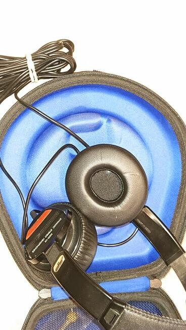 Sprzedam słuchawki Sony MDR V3 + stojak na słuchawki