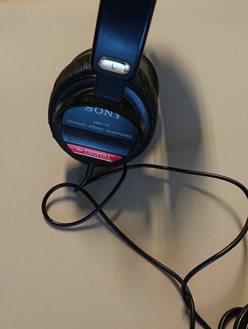 Sprzedam słuchawki Sony MDR V3 + stojak na słuchawki