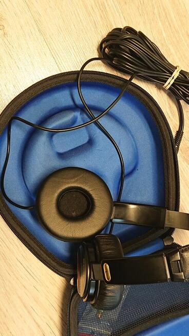 Sprzedam słuchawki Sony MDR V3 + stojak na słuchawki