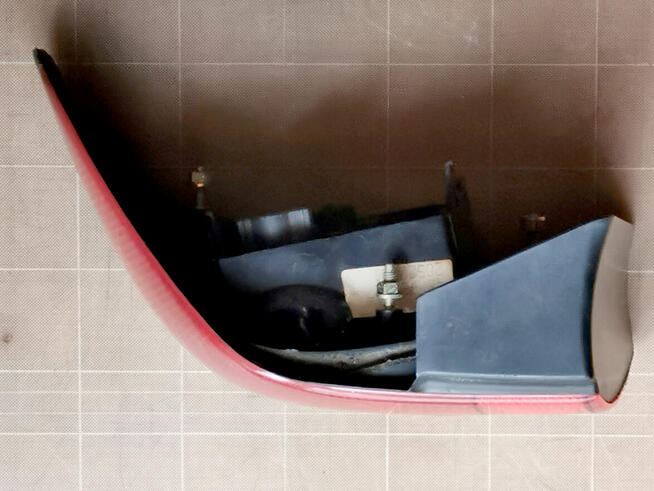 Saab 900 NG Lampa lewy tył - 80 zł.