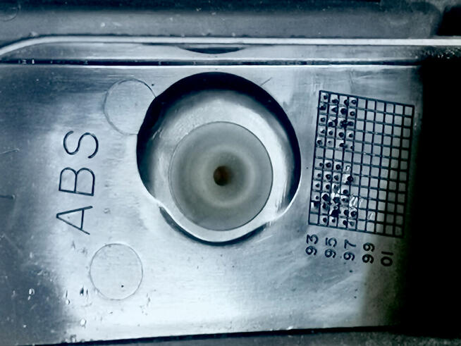 Saab 900 NG Lampa prawy tył - 80 zł.