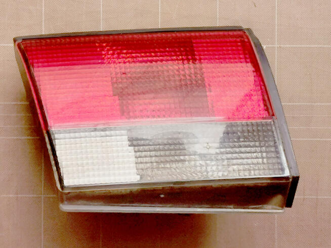 Saab 900 NG Lampa lewy tył - 80 zł.