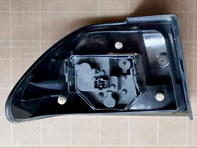 Saab 900 NG Lampa prawy tył - 80 zł.